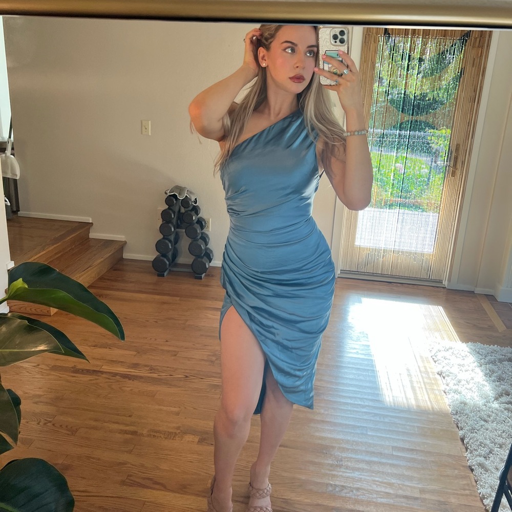 Elliatt One-Shoulder Satin Midi Dress in Steel Blue